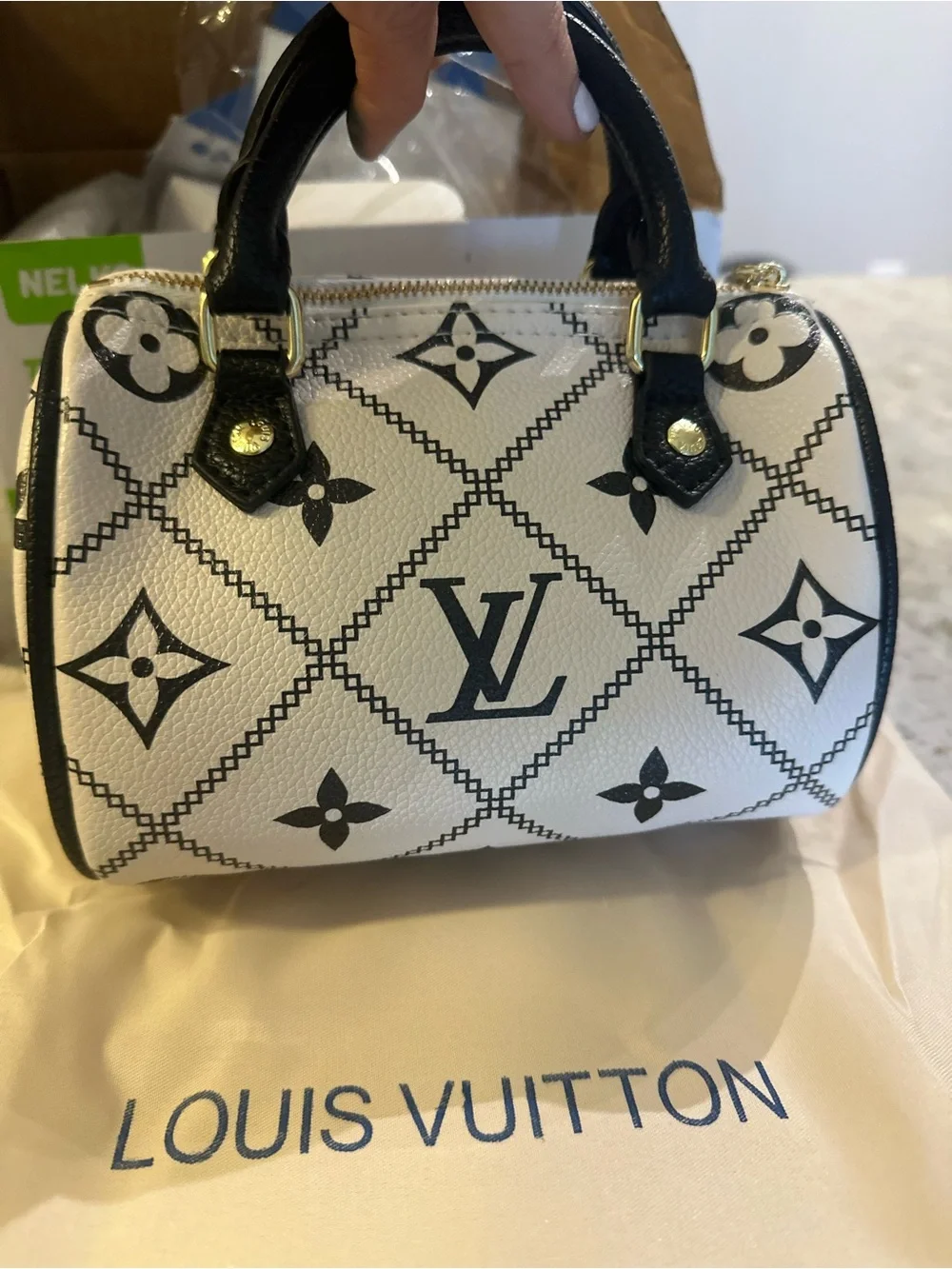 Inspo mini bag! - Picture 4 of 8